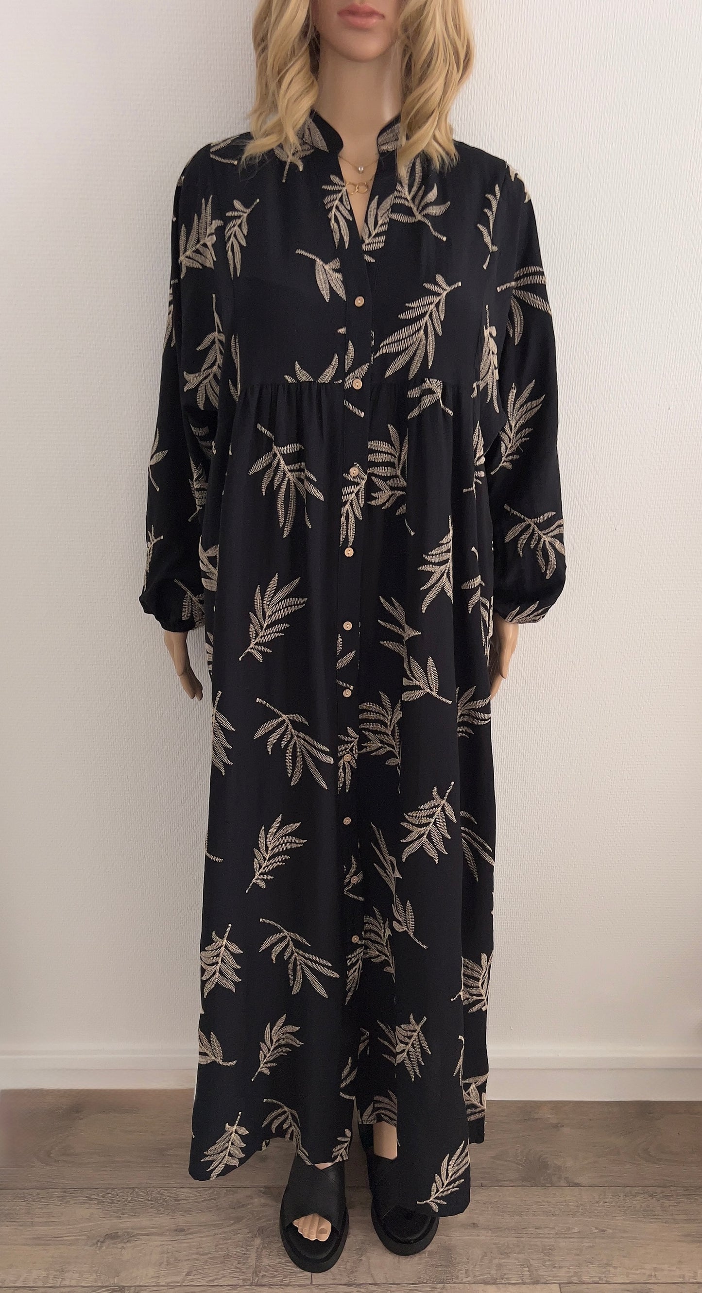 Robe “Mira” – Noire Imprimé Feuilles