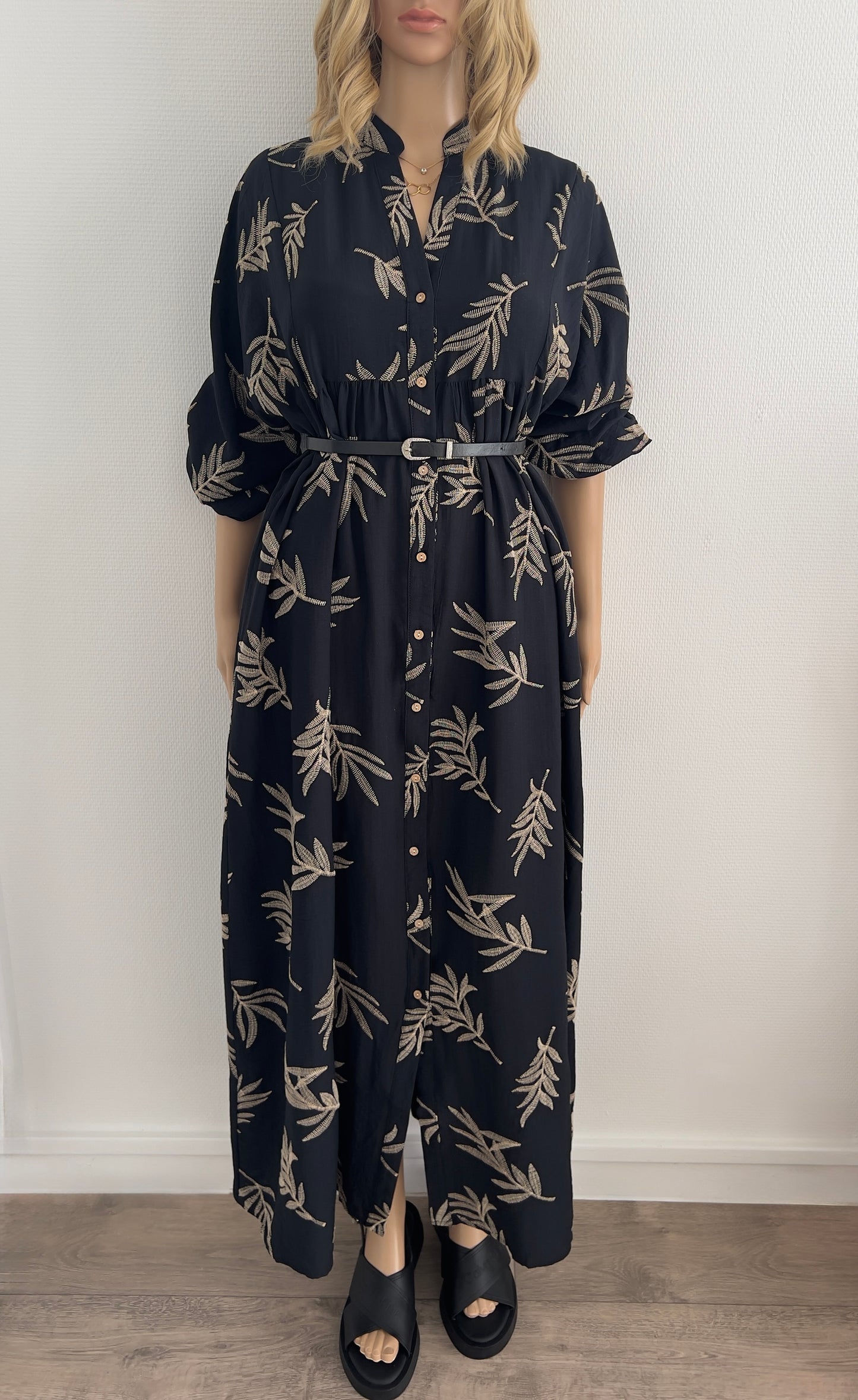 Robe “Mira” – Noire Imprimé Feuilles
