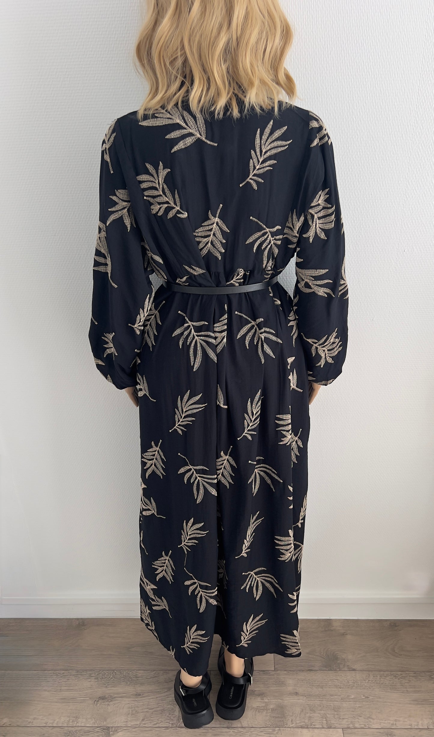 Robe “Mira” – Noire Imprimé Feuilles