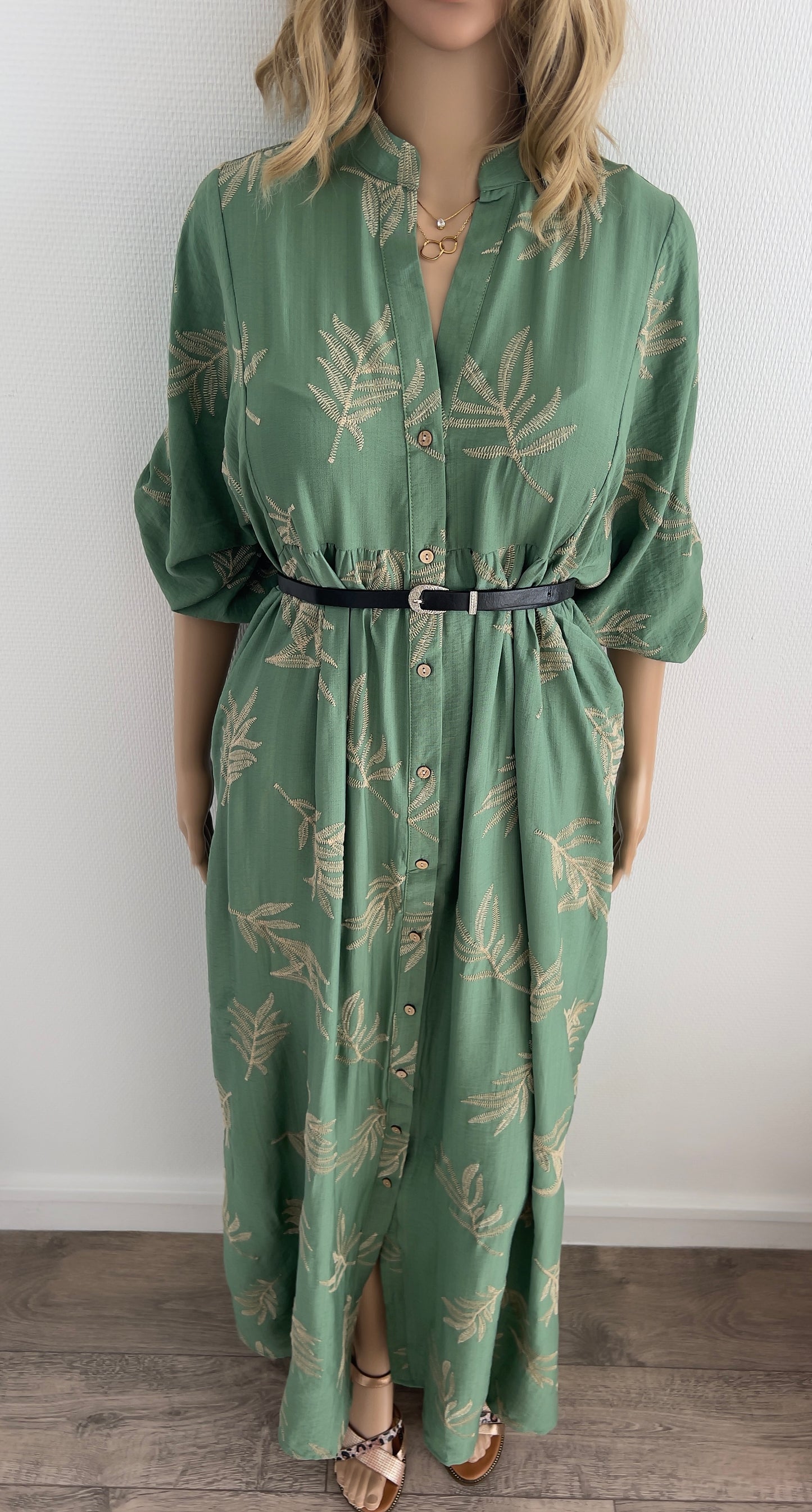 Robe “Mira” – Vert Amande & Imprimé Feuilles